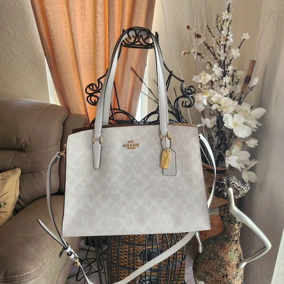 Coach white bag. Beautiful bag - Picture 2 of 12